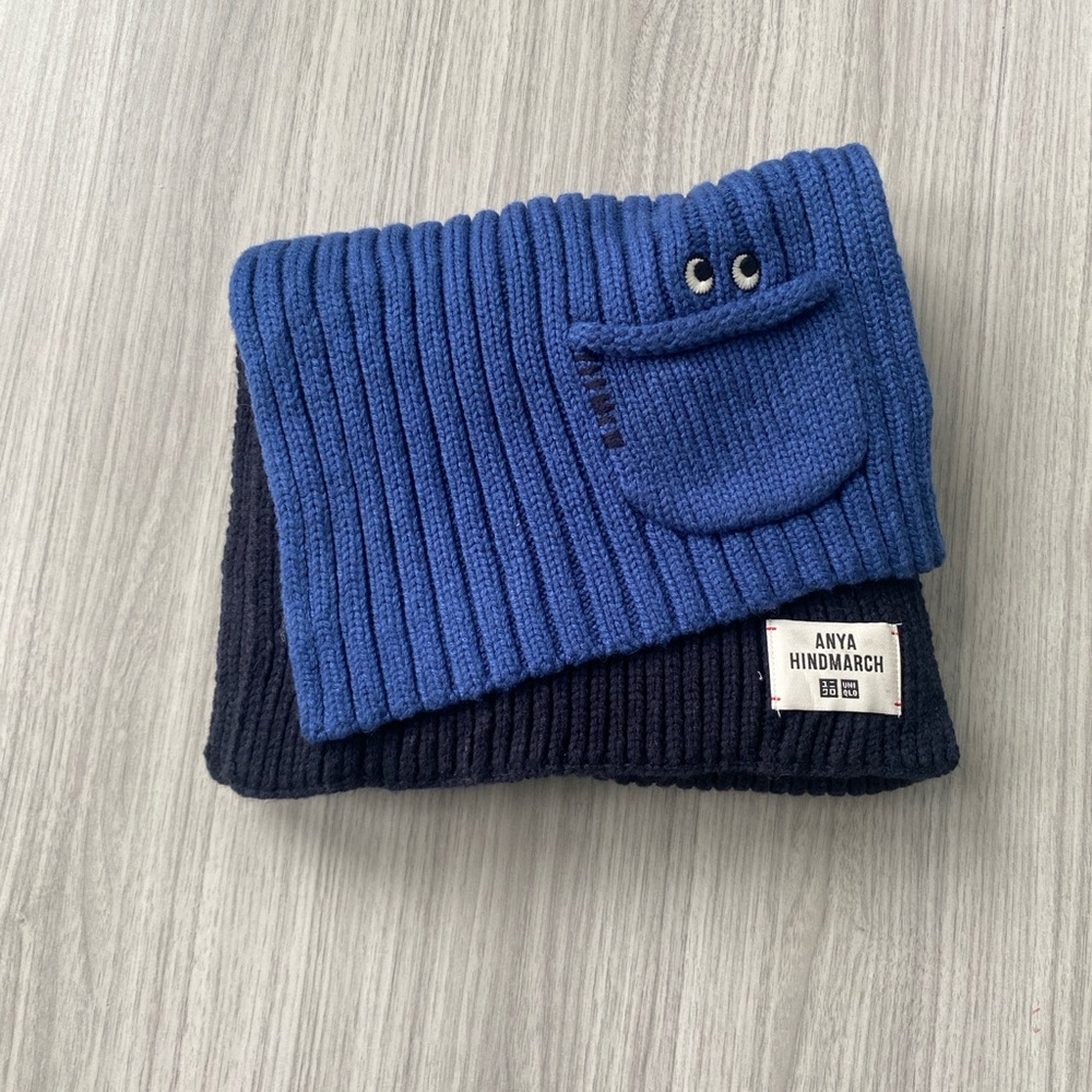 Anya Hindmarch X Uniqlo Blue and Black Knit Scarf